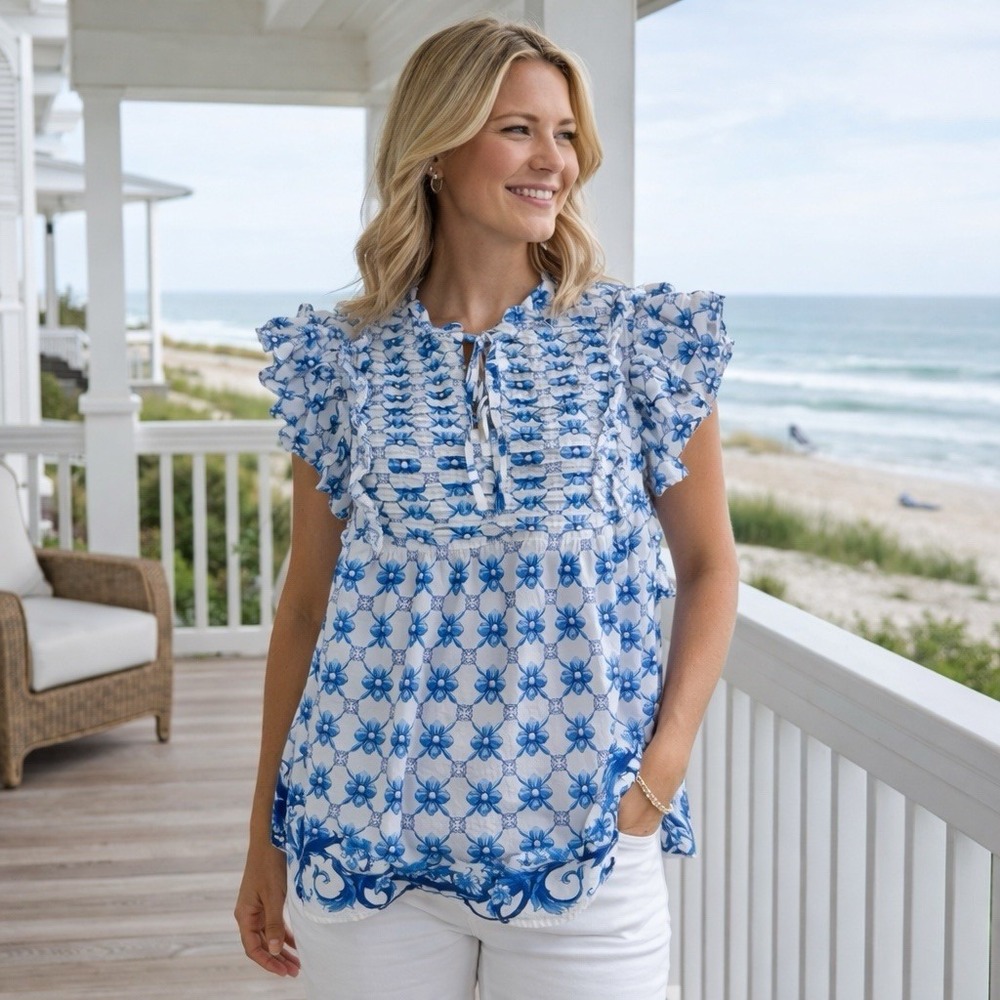 Farmer's Market Blue and White Floral Ruffle Peasant Babydoll Blouse Dainty L‎